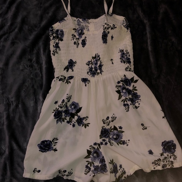 NWOT white Romper S - Picture 2 of 4